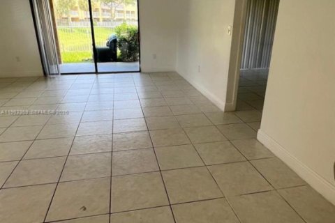 Condo in Fort Lauderdale, Florida, 2 bedrooms  № 2024909 - photo 8