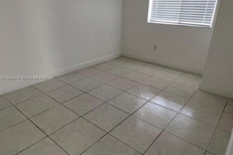 Condo in Fort Lauderdale, Florida, 2 bedrooms  № 2024909 - photo 10