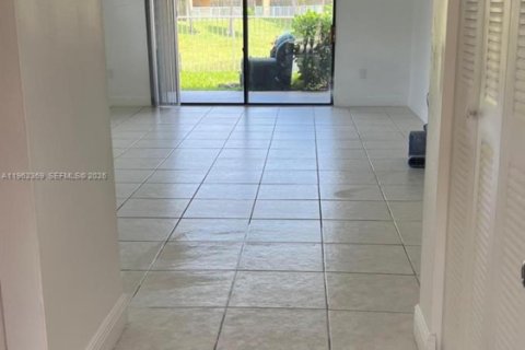 Condo in Fort Lauderdale, Florida, 2 bedrooms  № 2024909 - photo 3