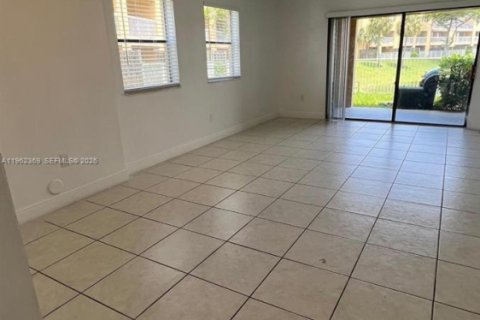 Condo in Fort Lauderdale, Florida, 2 bedrooms  № 2024909 - photo 5