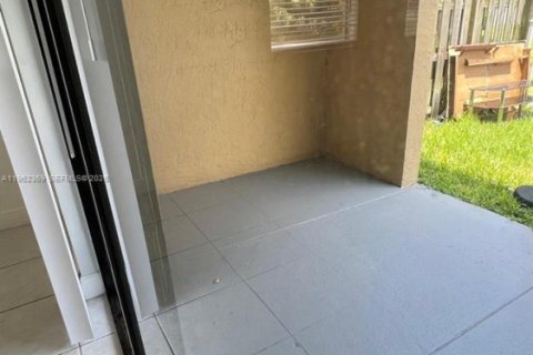 Condo in Fort Lauderdale, Florida, 2 bedrooms  № 2024909 - photo 29