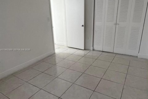 Condo in Fort Lauderdale, Florida, 2 bedrooms  № 2024909 - photo 11