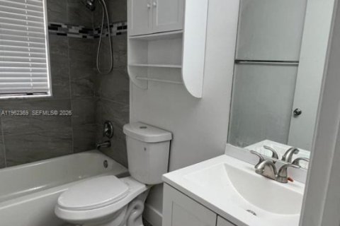 Condo in Fort Lauderdale, Florida, 2 bedrooms  № 2024909 - photo 24