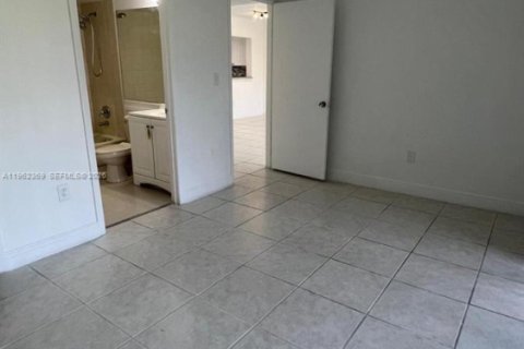 Condo in Fort Lauderdale, Florida, 2 bedrooms  № 2024909 - photo 12