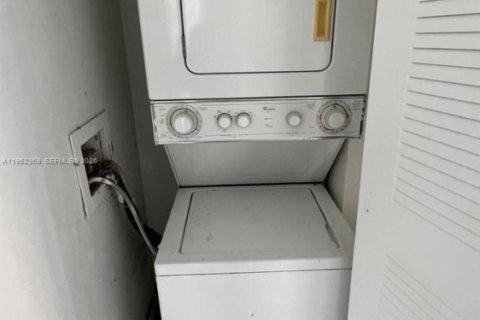 Condo in Fort Lauderdale, Florida, 2 bedrooms  № 2024909 - photo 19