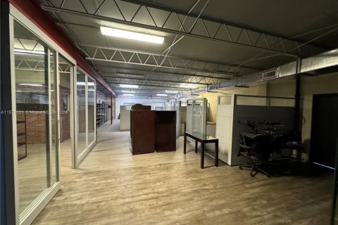 Купить коммерческую недвижимость в Холливуд, Флорида № 1710353 - фото 10