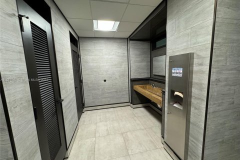 Купить коммерческую недвижимость в Холливуд, Флорида № 1710353 - фото 11