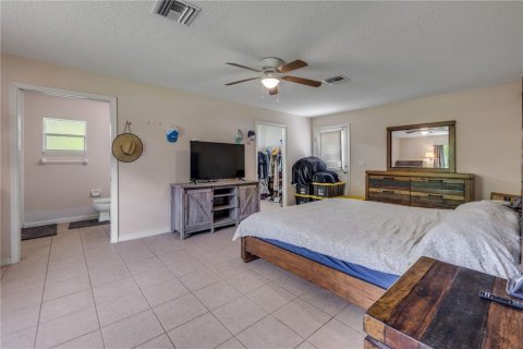 House in De Leon Springs, Florida 4 bedrooms, 164.25 sq.m. № 2130136 - photo 25