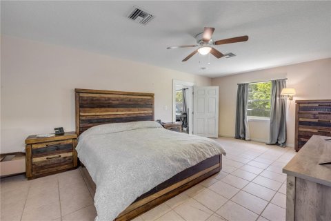 House in De Leon Springs, Florida 4 bedrooms, 164.25 sq.m. № 2130136 - photo 23