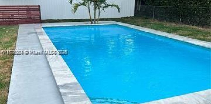 Casa en North Miami Beach, Florida 3 dormitorios, 117.52 m2 № 1776042