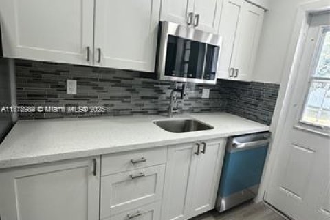 Casa en venta en North Miami Beach, Florida, 3 dormitorios, 117.52 m2 № 1776042 - foto 7