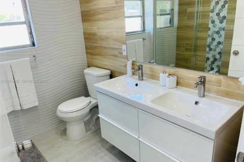 Casa en alquiler en Hollywood, Florida, 2 dormitorios, 140.75 m2 № 2010678 - foto 15