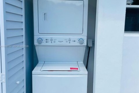 Casa en alquiler en Hollywood, Florida, 2 dormitorios, 140.75 m2 № 2010678 - foto 18