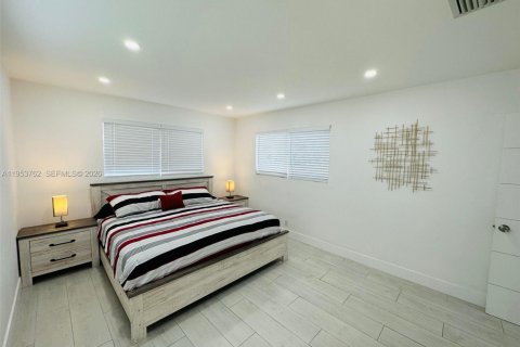 Casa en alquiler en Hollywood, Florida, 2 dormitorios, 140.75 m2 № 2010678 - foto 13