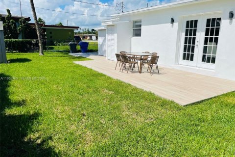 Casa en alquiler en Hollywood, Florida, 2 dormitorios, 140.75 m2 № 2010678 - foto 19