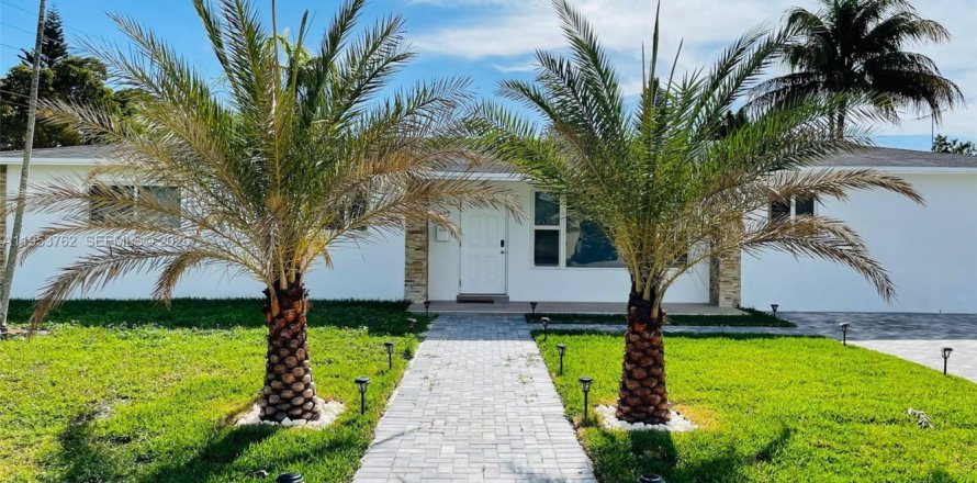 Casa en Hollywood, Florida 2 dormitorios, 140.75 m2 № 2010678