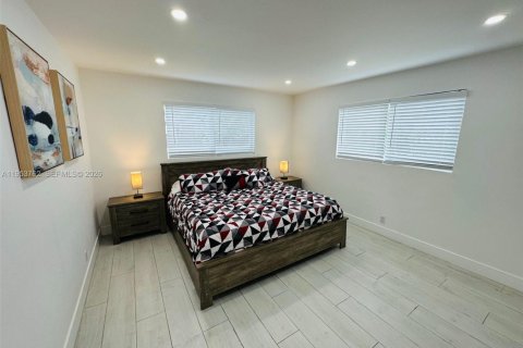 Casa en alquiler en Hollywood, Florida, 2 dormitorios, 140.75 m2 № 2010678 - foto 9