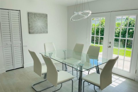 Casa en alquiler en Hollywood, Florida, 2 dormitorios, 140.75 m2 № 2010678 - foto 6