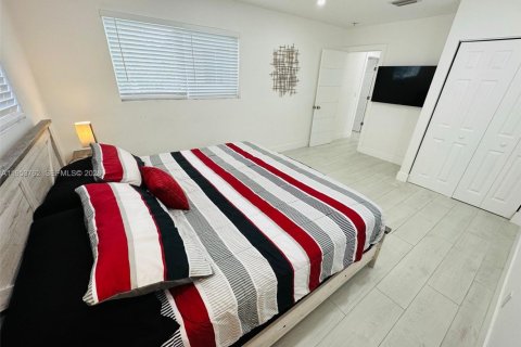 Casa en alquiler en Hollywood, Florida, 2 dormitorios, 140.75 m2 № 2010678 - foto 12