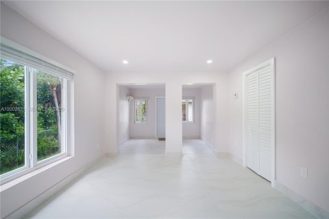 Снять в аренду виллу или дом в Холливуд, Флорида 2 спальни, 271.09м2, № 2066695 - фото 13