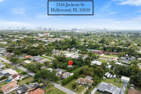 Снять в аренду виллу или дом в Холливуд, Флорида 2 спальни, 271.09м2, № 2066695 - фото 2