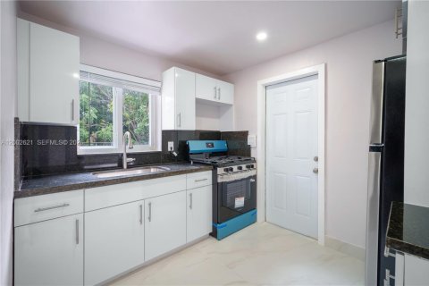 Снять в аренду виллу или дом в Холливуд, Флорида 2 спальни, 271.09м2, № 2066695 - фото 15