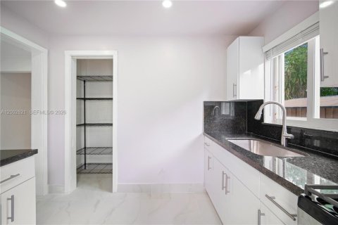 Снять в аренду виллу или дом в Холливуд, Флорида 2 спальни, 271.09м2, № 2066695 - фото 17