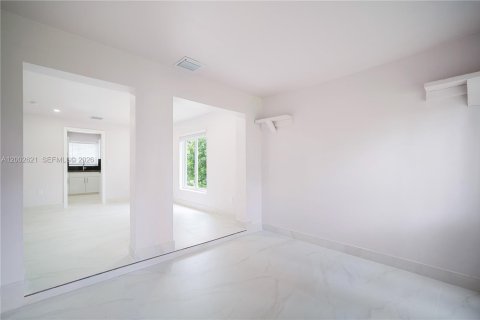 Снять в аренду виллу или дом в Холливуд, Флорида 2 спальни, 271.09м2, № 2066695 - фото 10