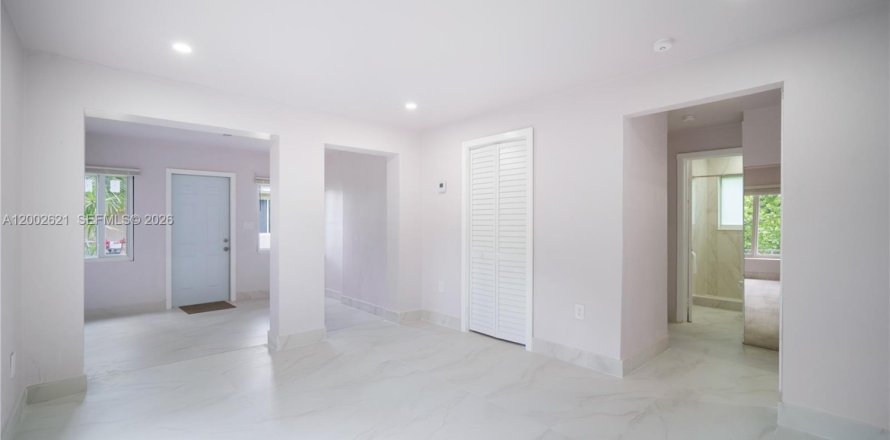 Дом в Холливуд, Флорида 2 спальни, 271.09м2 № 2066695