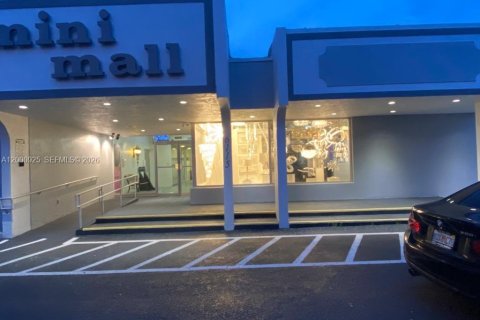 Immobilier commercial à vendre à Miramar, Floride № 2065294 - photo 2