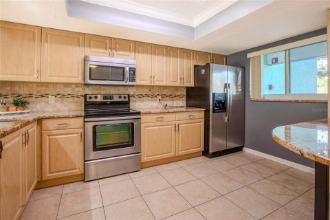 Condo in Sarasota, Florida, 2 bedrooms № 2201850 - photo 2
