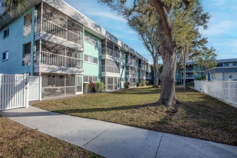 Condo in Sarasota, Florida, 2 bedrooms № 2201850 - photo 20