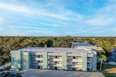 Condo in Sarasota, Florida, 2 bedrooms  № 2201850