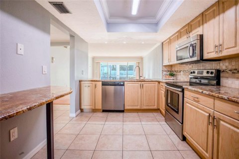 Condo in Sarasota, Florida, 2 bedrooms № 2201850 - photo 3