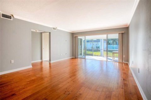 Condo in Sarasota, Florida, 2 bedrooms № 2201850 - photo 7