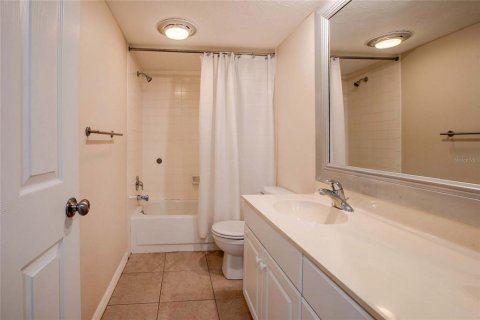 Condo in Sarasota, Florida, 2 bedrooms № 2201850 - photo 15