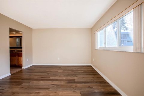 Condo in Sarasota, Florida, 2 bedrooms № 2201850 - photo 9