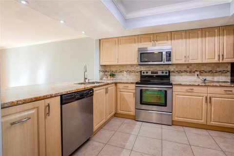 Condo in Sarasota, Florida, 2 bedrooms № 2201850 - photo 4
