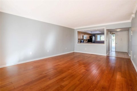 Condo in Sarasota, Florida, 2 bedrooms № 2201850 - photo 5