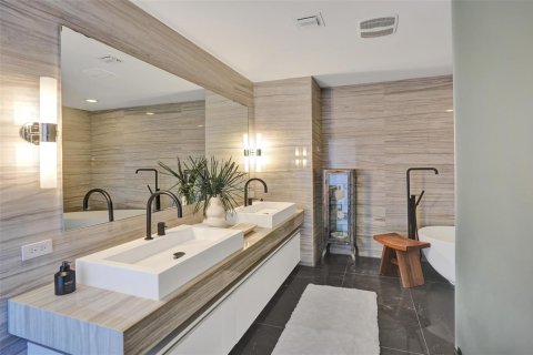 Condominio en alquiler en Fort Lauderdale, Florida, 3 dormitorios, 259.38 m2 № 2252927 - foto 26