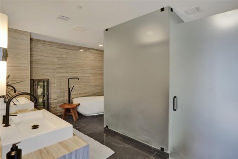 Condominio en alquiler en Fort Lauderdale, Florida, 3 dormitorios, 259.38 m2 № 2252927 - foto 27