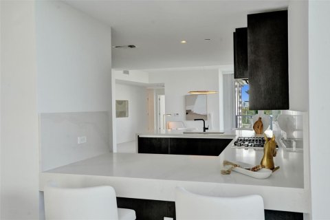 Condominio en alquiler en Fort Lauderdale, Florida, 3 dormitorios, 259.38 m2 № 2252927 - foto 13