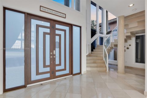 House in Miami Lakes, Florida 5 bedrooms, 331.57 sq.m. № 2086336 - photo 2