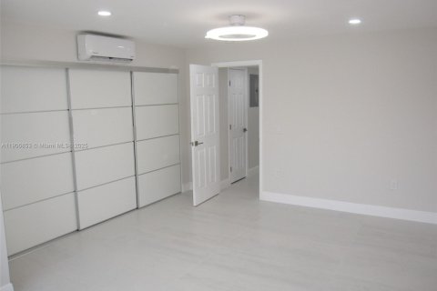 Condo in Deerfield Beach, Florida, 1 bedroom  № 1963287 - photo 11