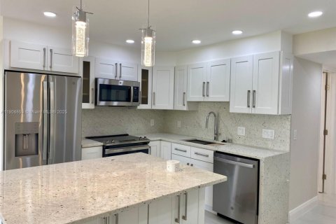 Condo in Deerfield Beach, Florida, 1 bedroom  № 1963287 - photo 4