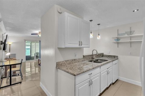 Condominio en alquiler en Winter Haven, Florida, 2 dormitorios, 78.04 m2 № 2111207 - foto 13