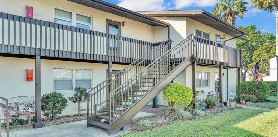 Condominio en Winter Haven, Florida, 2 dormitorios  № 2111207