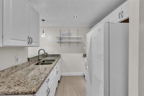 Condominio en alquiler en Winter Haven, Florida, 2 dormitorios, 78.04 m2 № 2111207 - foto 12