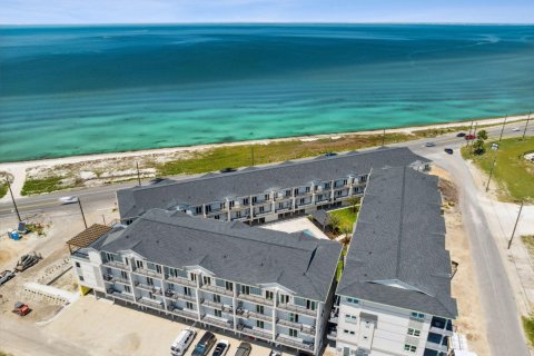 Condo in Port Saint Joe, Florida, 2 bedrooms  № 559750 - photo 1