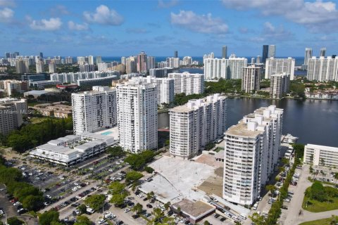 Copropriété à louer à Aventura, Floride: 1 chambre, 93.37 m2 № 1955859 - photo 1